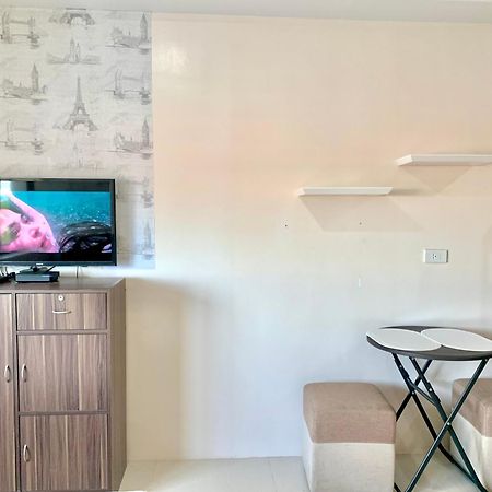 The Persimmon Studios Near Ayala And Sm City Cebu Room photo