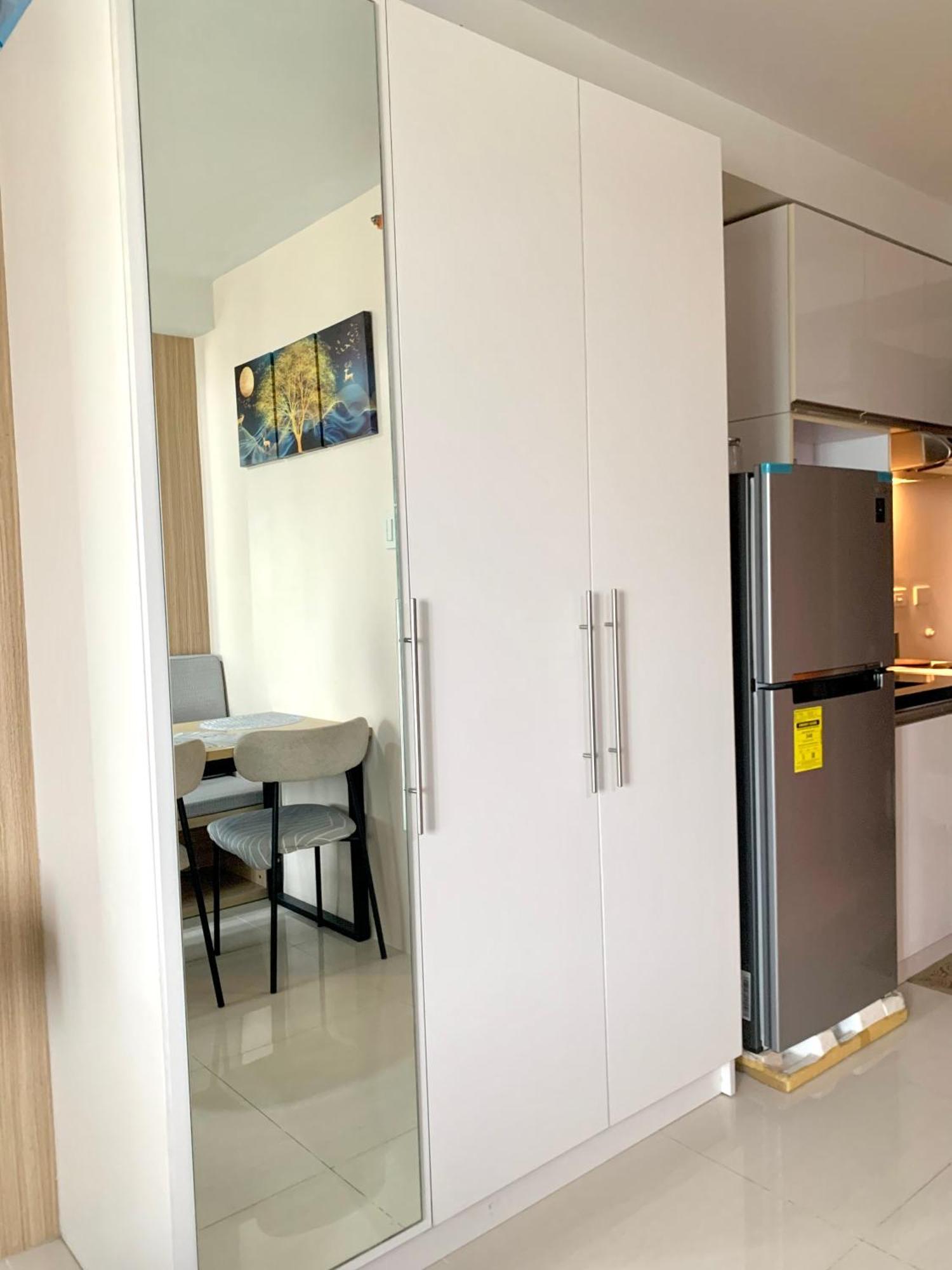 The Persimmon Studios Near Ayala And Sm City Cebu Room photo