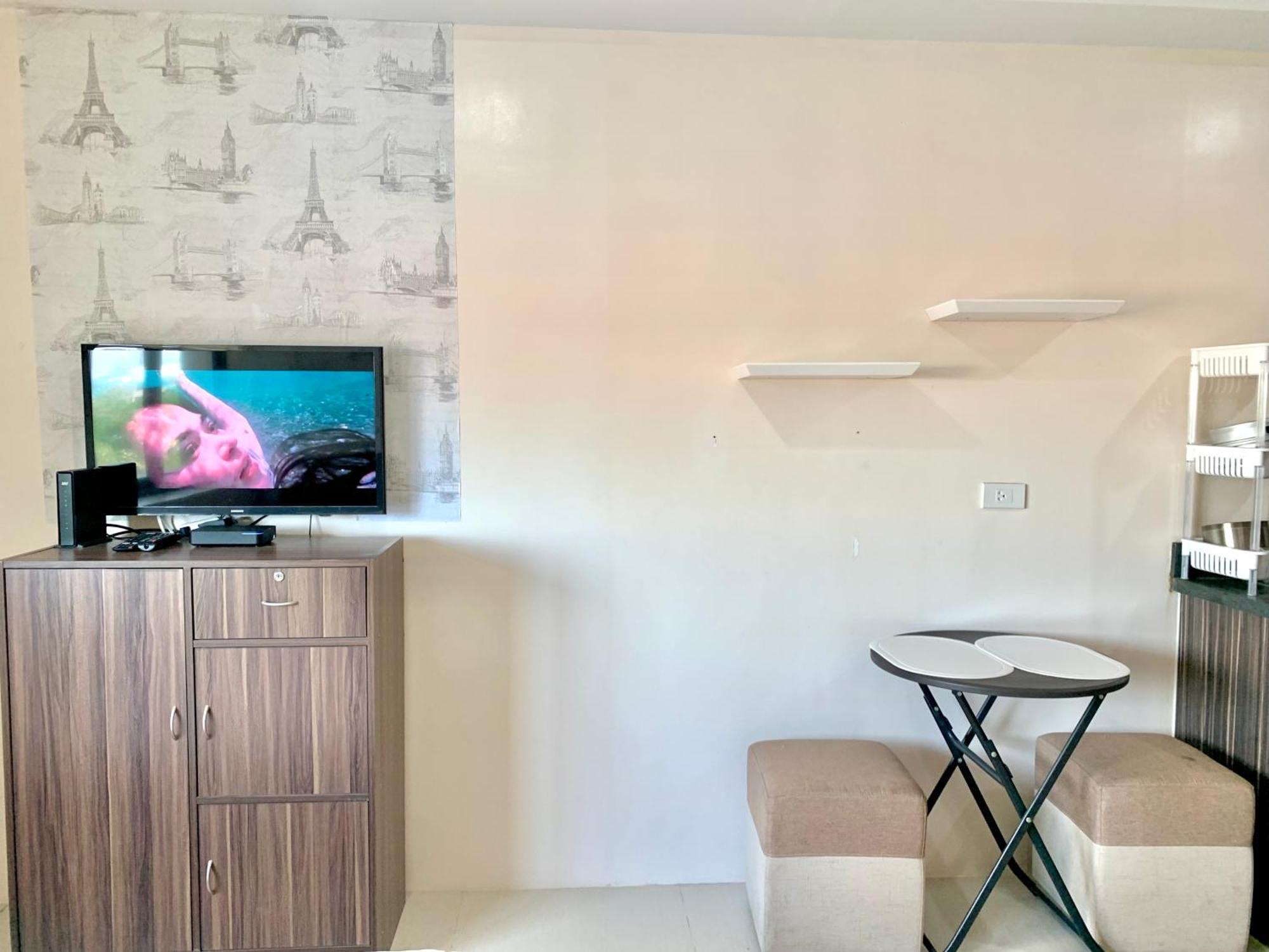 The Persimmon Studios Near Ayala And Sm City Cebu Room photo