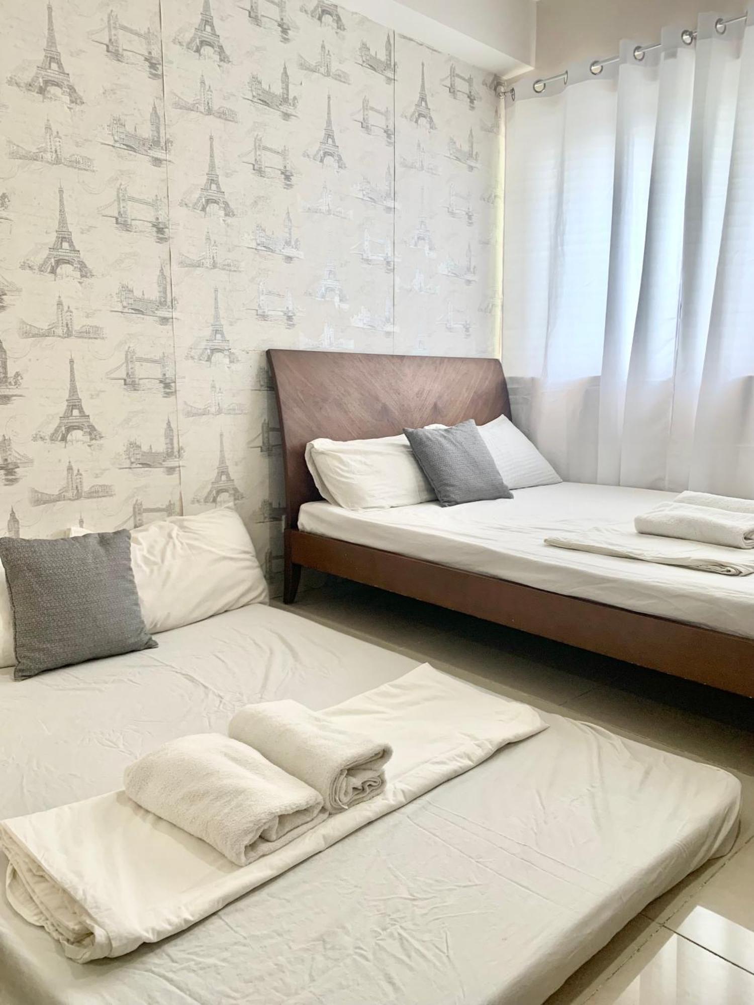 The Persimmon Studios Near Ayala And Sm City Cebu Room photo