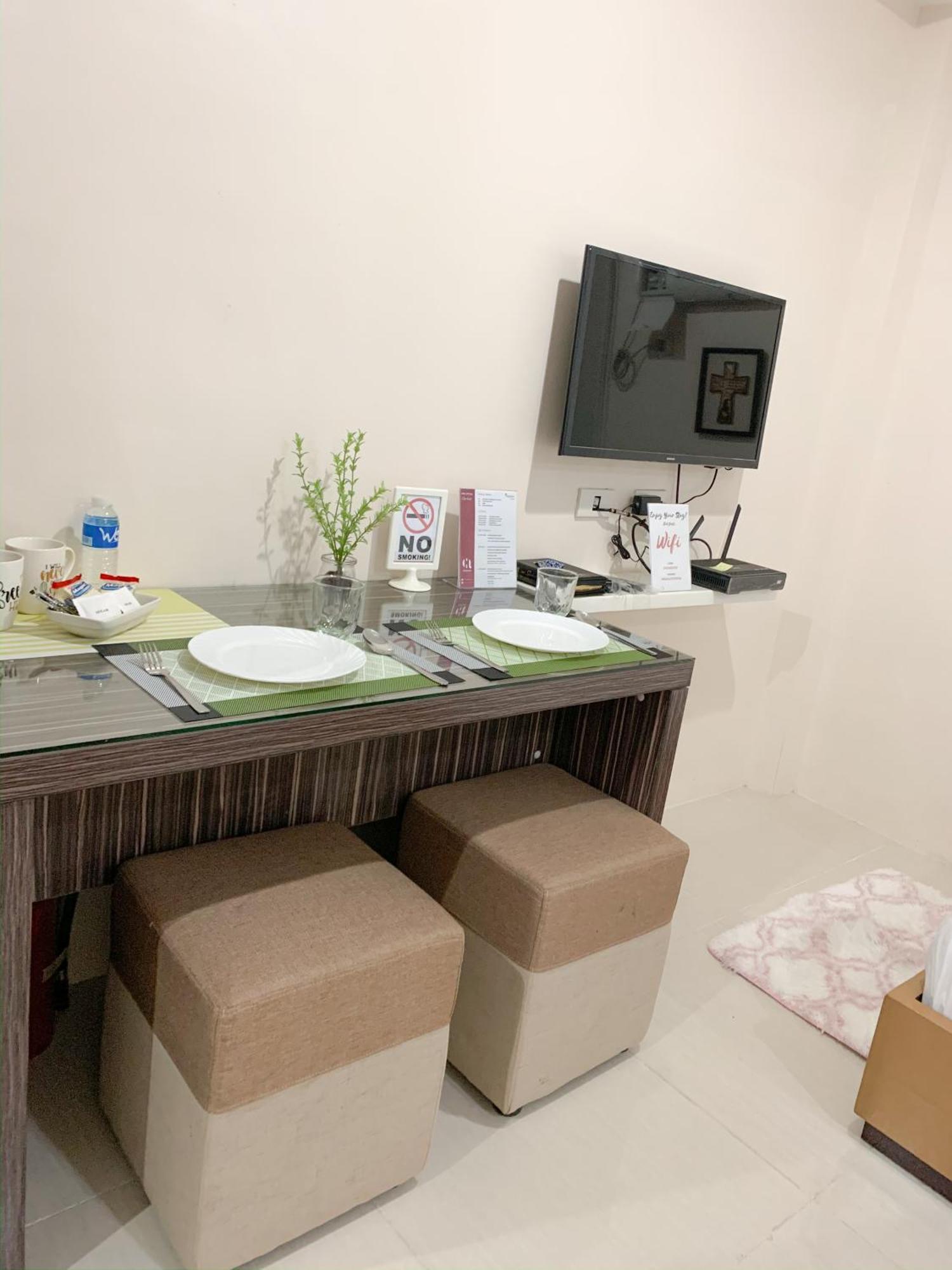 The Persimmon Studios Near Ayala And Sm City Cebu Room photo