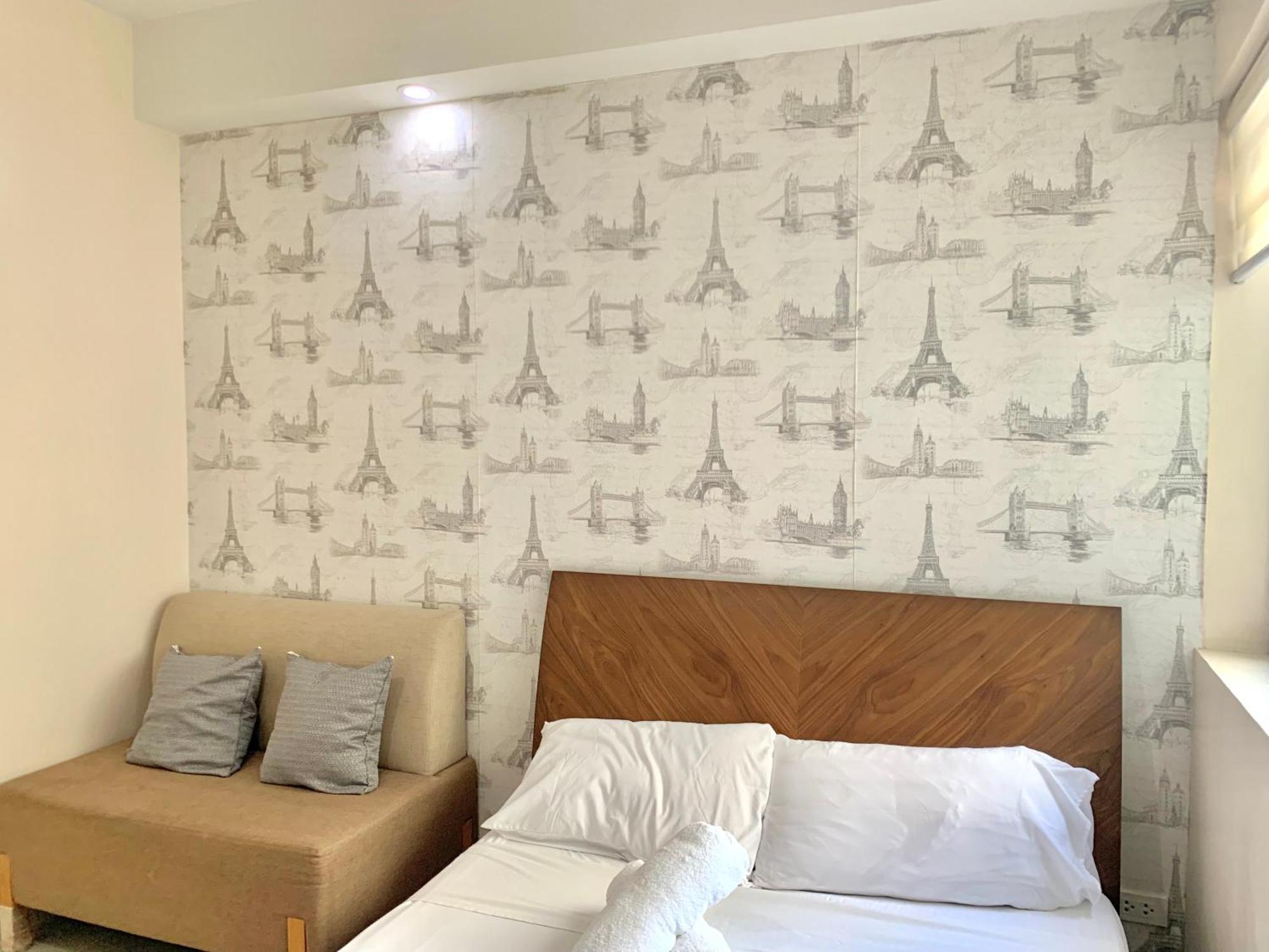 The Persimmon Studios Near Ayala And Sm City Cebu Room photo