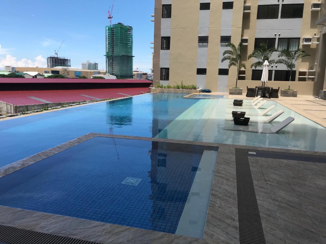 The Persimmon Studios Near Ayala And Sm City Cebu Exterior photo