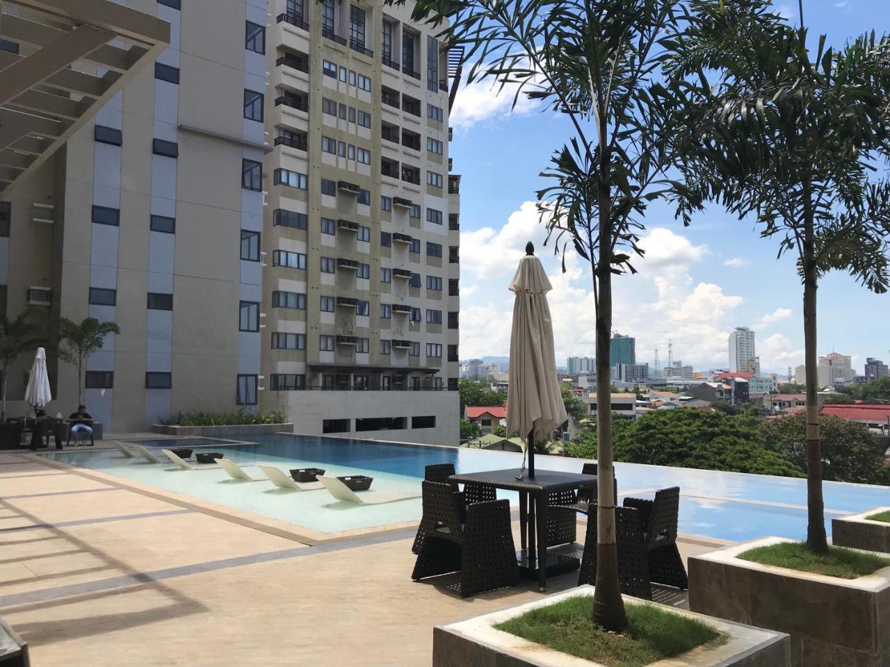 The Persimmon Studios Near Ayala And Sm City Cebu Exterior photo